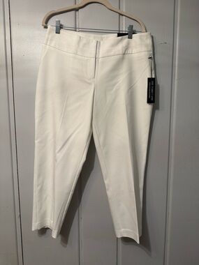 Kohl's White Curvy Capri Mid Rise Pants